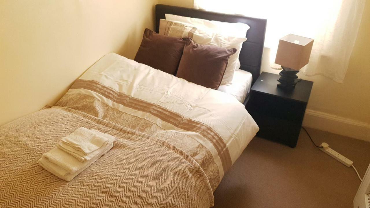 Grandeur Holiday Home, With Free Parking Клактън он Сий Екстериор снимка